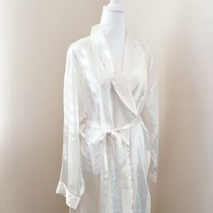Vintage satin Victoria’s Secret robe white large